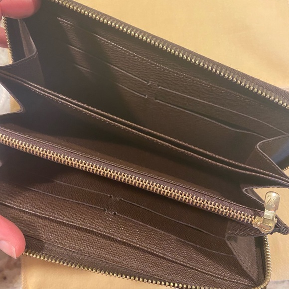 Louis Vuitton wallet - Picture 2 of 3